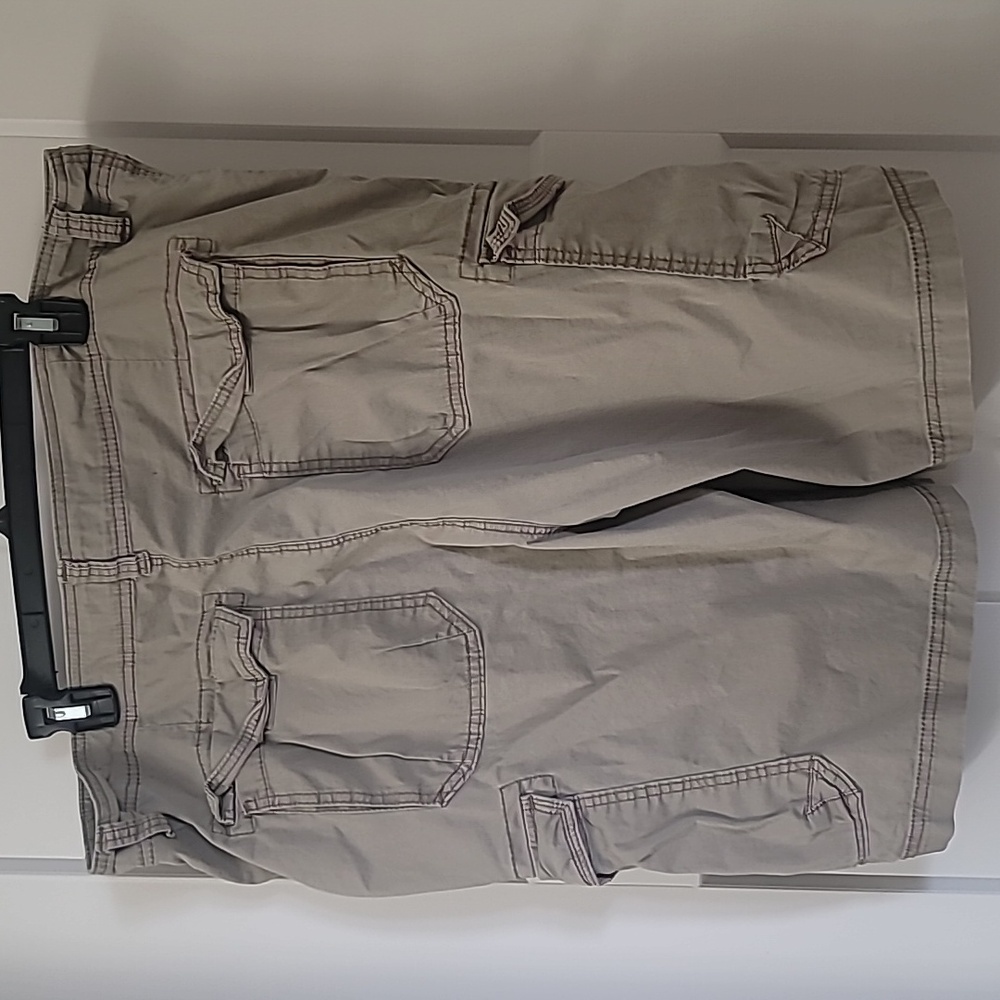 3 Pair Mens UNION BAY Cargo Shorts Size 42 Waist. Make offer on all 3. - Picture 2 of 8